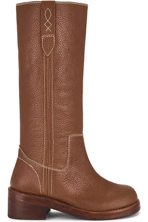 REVOLVE Free People Free people bota de tirón. blaze en color bronce talla 10 en - Tan. Talla 10 (también en 8.5, 9, 9.5).
