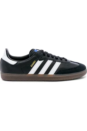 REVOLVE Adidas Originals Adidas originals zapatilla deportiva samba og en color negro talla 10 en Black White & Clear Granite - Black. Talla 10 (también en