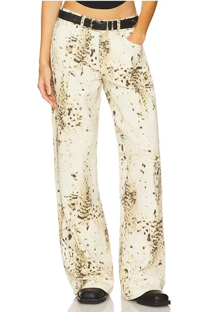 REVOLVE Superdown Superdown freya jean en color crema talla L en - Cream. Talla L (también en M, S, XL, XS, XXS).