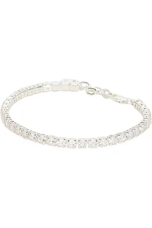 REVOLVE Ettika Ettika brazalete tenis crystal en color metálico talla all en - Metallic Silver. Talla all.