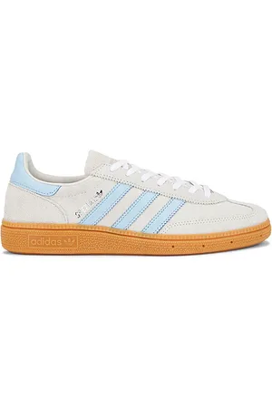 REVOLVE Adidas Originals Adidas originals zapatilla deportiva handball spezial en color gris talla 10 en Alumina Clear Sky & Gum 1 - Grey. Talla 10 (también