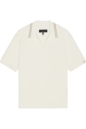 REVOLVE Rag & Bone Rag & bone rib johnny polo en color crema talla L en - Cream. Talla L (también en M, S).