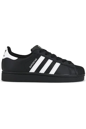 REVOLVE Adidas Originals Adidas originals zapatilla deportiva superstar ii en color negro talla 6.5 en - Black. Talla 6.5 (también