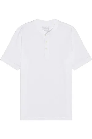 REVOLVE Faherty Faherty henley de manga corta sunwashed en color talla L en - White. Talla L (también en S, XL/1X).