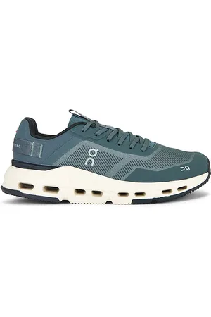 REVOLVE On On zapatillas deportivas cloudnova en color verde talla 10 en - Green. Talla 10 (también en 10.5, 11, 11.5, 13, 7.5, 8.5, 9).