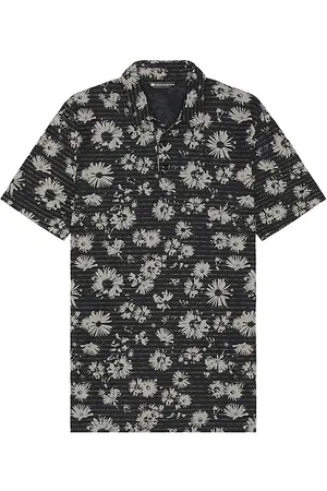 REVOLVE TravisMathew Travismathew shaded grove polo en color talla L en - Black. Talla L (también en M, XL/1X).