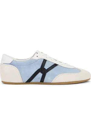 REVOLVE Veronica Beard Veronica beard zapatilla deportiva riviera en color baby blue,cream talla 10 en - Baby Blue,Cream. Talla 10 (también en 5.5, 6
