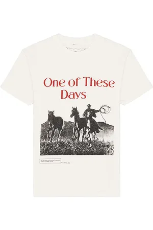 REVOLVE ONE OF THESE DAYS One of these days camiseta en color crema talla S en - Cream. Talla S (también en XL/1X, XXL/2X).