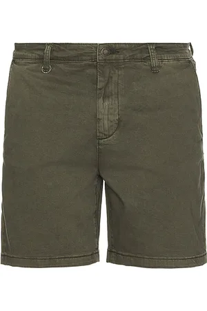 REVOLVE NEUW Neuw hunter shorts en color talla 31 en - Olive. Talla 31 (también en 32, 33, 34, 36).