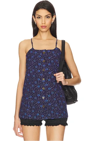 REVOLVE Free People Free people top sin mangas maddie en color azul marino talla L en - Navy. Talla L (también en M, S, XL, XS).