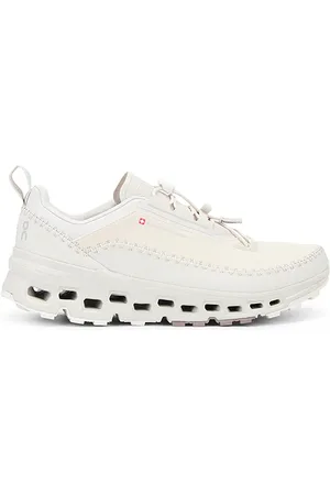 REVOLVE On On zapatilla deportiva cloudaway en color crema talla 10 en - Cream. Talla 10 (también en 10.5, 11.5, 12.5, 13, 7, 8.5).