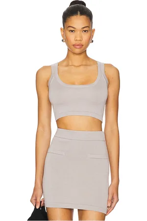 REVOLVE SNDYS Sndys beverly crop top en color gris talla L en - Grey. Talla L (también en M, S, XL, XS).