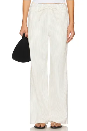 REVOLVE AMO Denim Amo denim pantalón janis en color blanco talla L en - White. Talla L (también en M, S).