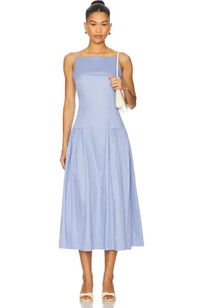 REVOLVE ASTR the Label Astr the label vestido de cuello alto y cintura baja. en color bebe azul talla L en - Baby Blue. Talla L (también en M, S).