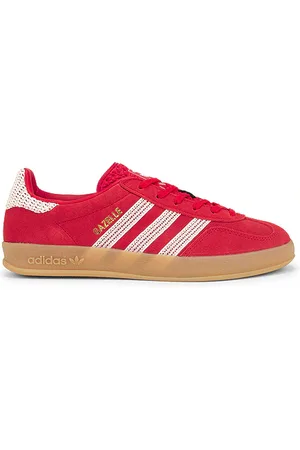 REVOLVE Adidas Originals Adidas originals zapatilla deportiva gazelle indoor en color rojo talla 6.5 en Better Scarlet Wonder White & Gum 3 - Red. Talla 6.5