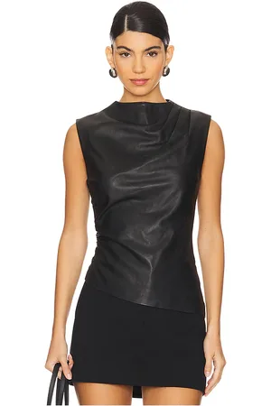 REVOLVE AEXAE Aexae top de cuero fruncido en color talla S en - Black. Talla S (también en XS).