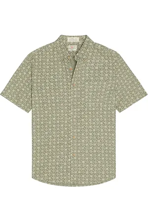 REVOLVE Faherty Faherty camisa manga corta breeze en color verde talla L en - Green. Talla L (también en M, S, XL/1X).