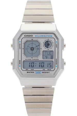 REVOLVE Casio Casio reloj a130 en color plateado metálico talla all en - Metallic Silver. Talla all.
