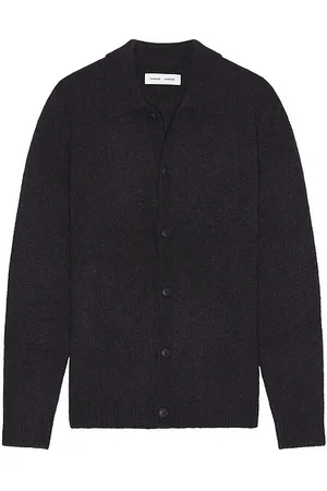 REVOLVE SAMSOE SAMSOE Samsoe samsoe sabutler button down knitted polo en color azul marino talla L en - Navy. Talla L (también en M, S, XL/1X).