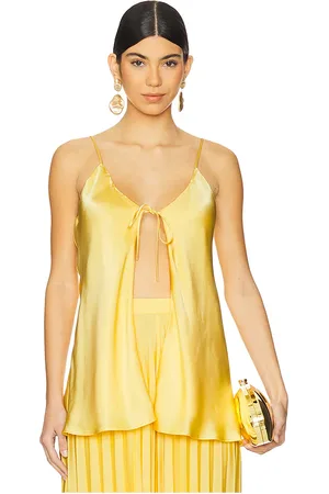 REVOLVE SELEZZA LONDON Selezza london top sin mangas alexia en color amarillo talla L en - Yellow. Talla L (también en M, S, XS).