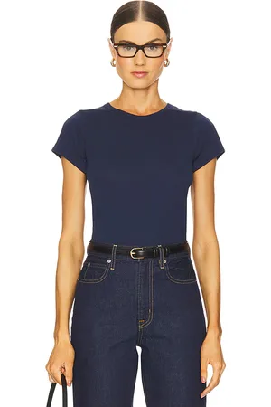 REVOLVE Eterne Eterne short sleeve baby tee en color talla M en - Navy. Talla M (también en XL).