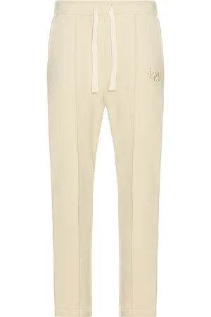 REVOLVE Bound Bound straight leg pleat joggers en color talla L en - Cream. Talla L (también en M, S, XL/1X).