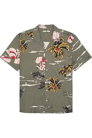 REVOLVE NEUW Neuw camisa manga corta sativa en color talla L en - Army. Talla L (también en M, S).