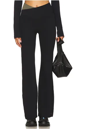 REVOLVE P.E Nation P.e nation wander flare legging en color negro talla L en - Black. Talla L (también en M, XL, XS, XXL, XXS).