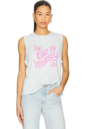 REVOLVE Spiritual Gangster Spiritual gangster top sin mangas be kind en color azul talla L en - Blue. Talla L (también en M, S, XL, XS).