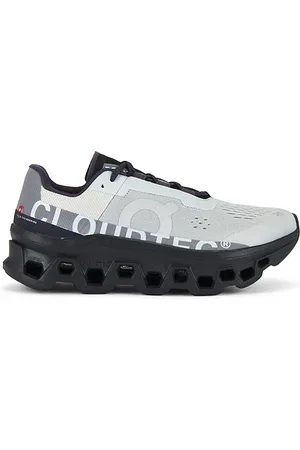 REVOLVE On On zapatillas deportivas cloudmonster en color gris talla 11.5 en - Grey. Talla 11.5 (también en 13, 7).