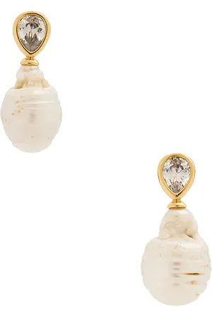 REVOLVE Ettika Ettika pendientes largos en color ivory talla all en - Ivory. Talla all.