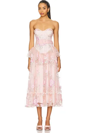 REVOLVE For Love & Lemons For love & lemons vestido midi bordado emmeline en color rubor talla M en - Blush. Talla M (también en S, XL).