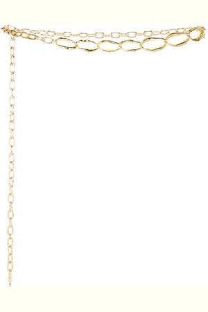 REVOLVE Ettika Ettika la correa de cadena hammered oval link en color oro metálico talla all en - Metallic Gold. Talla all.