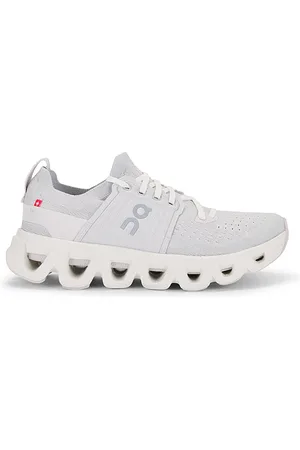REVOLVE On On zapatilla deportiva cloudswift 4 en color gris talla 10 en - Grey. Talla 10 (también en 10.5, 5, 5.5, 6, 6.5, 7, 7.5, 8, 8.5, 9, 9.5