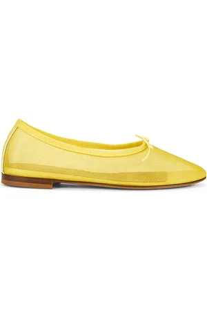 REVOLVE Mansur Gavriel Mansur gavriel zapato plano dream ballerina en color amarillo talla 36 en - Yellow. Talla 36 (también en 37, 39, 40).