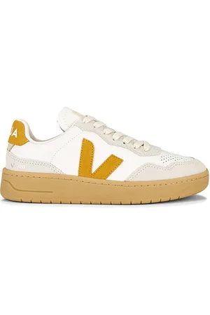 REVOLVE Veja Veja zapatilla deportiva v-90 en color blanco talla 36 en - White. Talla 36 (también en 37, 38, 39, 40, 41).