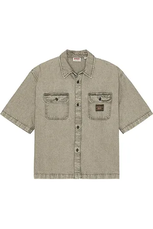 REVOLVE Guess Originals Guess originals camisa en color gris talla L en - Grey. Talla L (también en M, S, XL/1X).