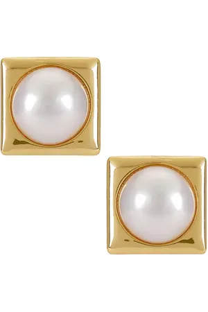 REVOLVE Ettika Ettika pendientes de tachuela square pearl en color ivory talla all en - Ivory. Talla all.