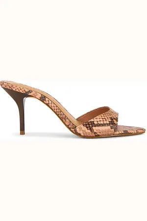 REVOLVE Schutz Schutz sandalia elodie en color marrón talla 7.5 en - Brown. Talla 7.5 (también en 8, 9.5).