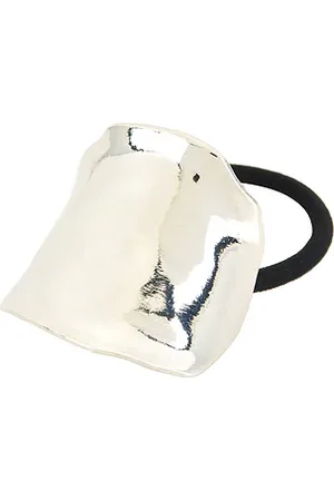 REVOLVE Jordan Road Jordan road brazalete de pelo en color metálico talla all en - Metallic Silver. Talla all.