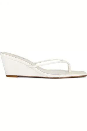 REVOLVE RAYE Raye con cuña livy en color talla 10 en - . Talla 10 (también en 7, 8.5, 9).