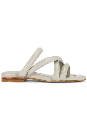 REVOLVE Nora Lozza Nora lozza sandalia leticia en color gris talla 10 en - Grey. Talla 10 (también en 6, 7, 8, 9).