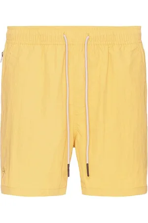 REVOLVE OAS Oas nylon swim shorts en color mostaza talla L en - Mustard. Talla L (también en M, S, XL/1X).
