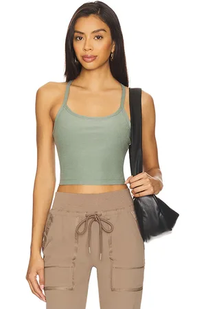 REVOLVE Beyond Yoga Beyond yoga top sin mangas space dye en color verde salvia talla L en - Sage. Talla L (también en M, S, XS).