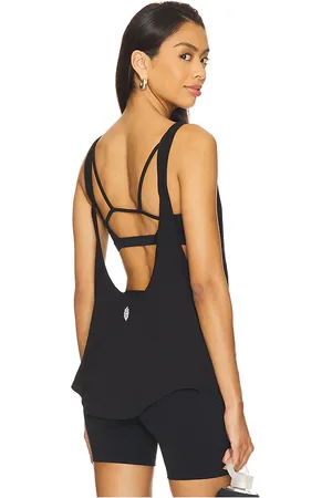 REVOLVE Free People Free people top sin mangas x fp movement batter up en color negro talla L en - Black. Talla L (también en M, S, XL, XS).