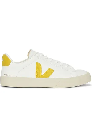REVOLVE Veja Veja zapatillas deportivas classics en color blanco talla 40 en - White. Talla 40 (también en 41, 42, 43, 44, 45).