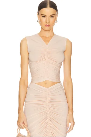 REVOLVE Norma Kamali Norma kamali camisa sin mangas fruncidas en color nude talla L en - Nude. Talla L (también en M, S, XL, XS, XXS).