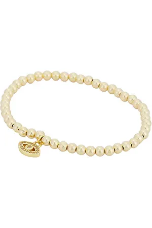 REVOLVE Alexa Leigh Alexa leigh pulsera con dijes evil eye en color oro metálico talla all en - Metallic Gold. Talla all.