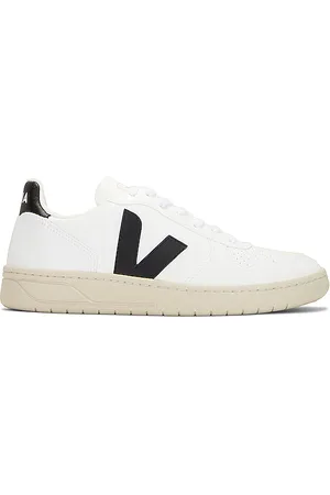 REVOLVE Veja Veja zapatillas deportivas classics en color blanco talla 39 en - White. Talla 39 (también en 40, 41, 42, 43, 44, 45, 46).
