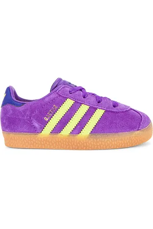 REVOLVE Adidas Originals Adidas originals zapatilla deportiva gazelle en color morado talla 7 en Active Purple Solar Yellow & Collegiate Purple - Purple. Ta